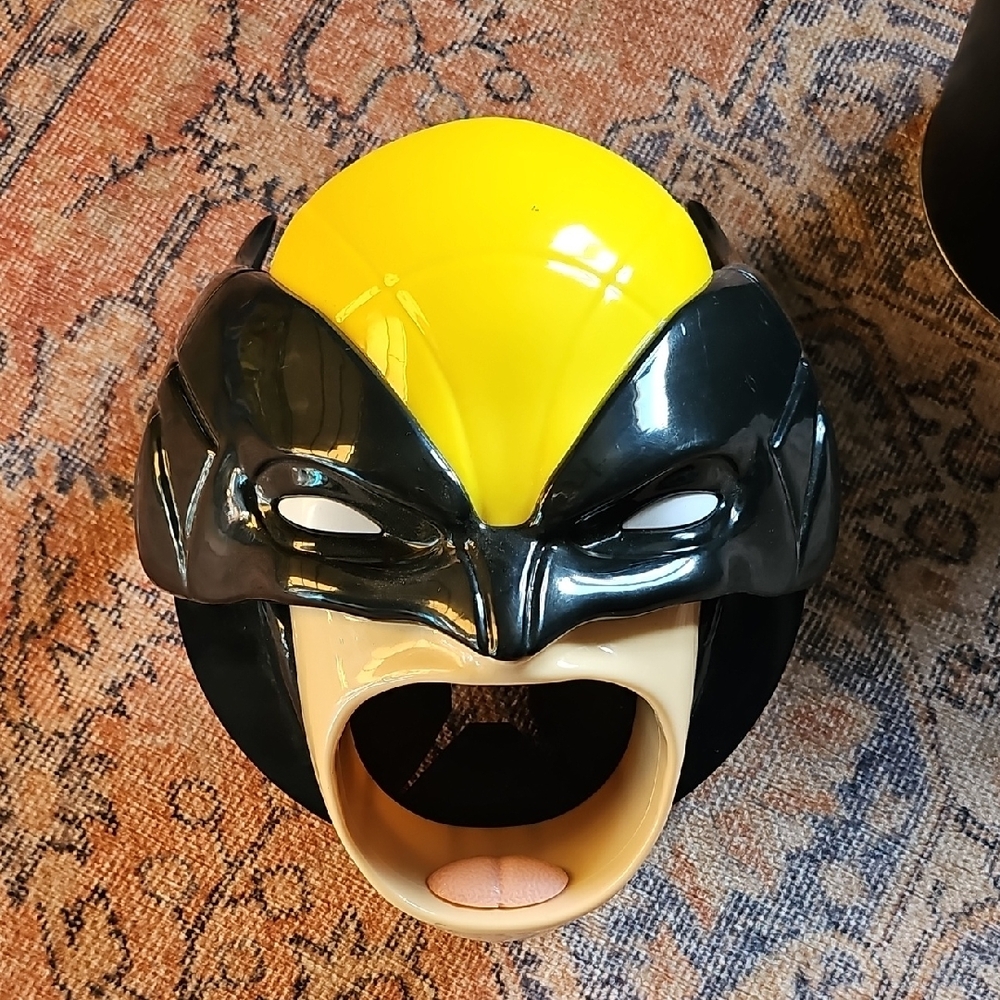 Wolverine Popcorn Bucket From Deadpool And Wolverine - Picture 4 of 6